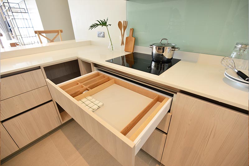 küchenschrank mit Arbeitsplatte